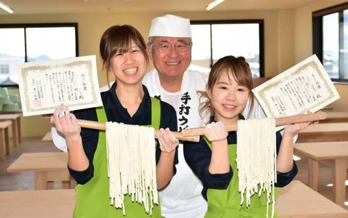 高松：体验制作正宗的赞岐乌冬面