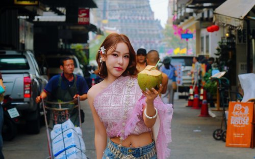 Tour chụp ảnh nửa ngày Bangkok Wat Arun & Tha Tien với khăn choàng Thái Lan