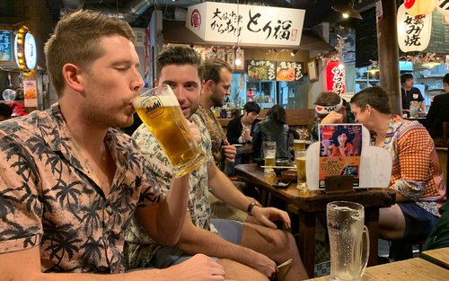 Tour notturno di bar hopping a Naha Kokusai Street