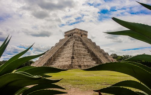 从图卢姆出发，奇琴伊察、天然井和巴利亚多利德探索之旅