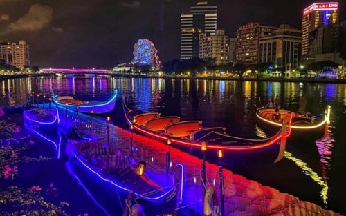 Kaohsiung: Romantic Love River Gondola Ride Ticket