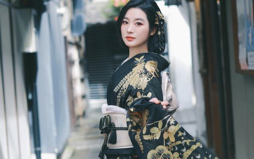 Asakusa Temple Kimono Rental & Photo Experience (Tokyo Kimono Rei Kaminarimon)