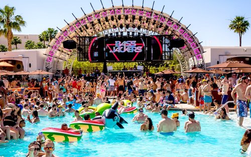 Pool Party Crawl with Party Bus and Fast-Pass Entry in Las Vegas 