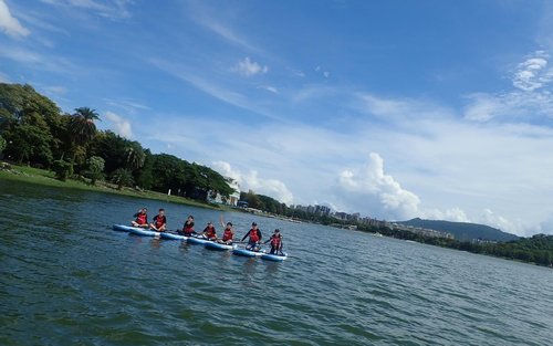 ประสบการณ์ SUP รอบทะเลสาบ Lotus Pond