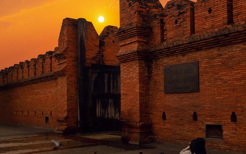 Tur privat de o jumătate de zi la Poarta Tha Phae din Chiang Mai și Wat Chedi Luang