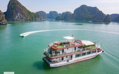 D'Charme Day Cruise: Lan Ha Bay & Cat Ba Island Day Tour