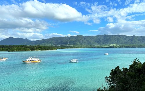 Erini sevgilisi oldida xorladi (video) KBRda onalar bilan jinsiy aloqa