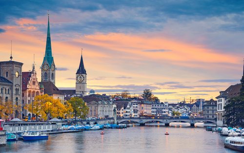 Discover Zurich: City Highlights & Old Town Walking Tour 