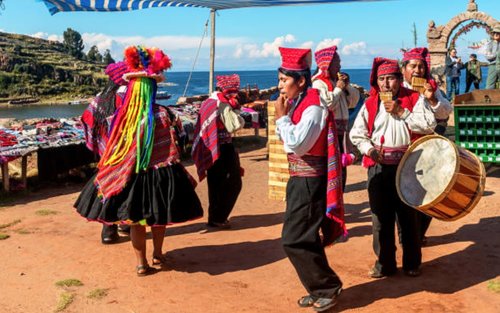 Lake Titicaca Full Day Tour to Uros and Taquile Islands