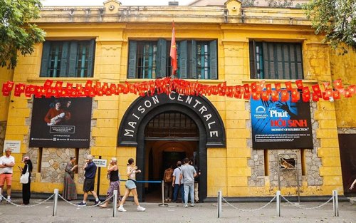 Tour Nửa Ngày Tham Quan Di Tích Lịch Sử Nhà Tù Hỏa Lò Hà Nội