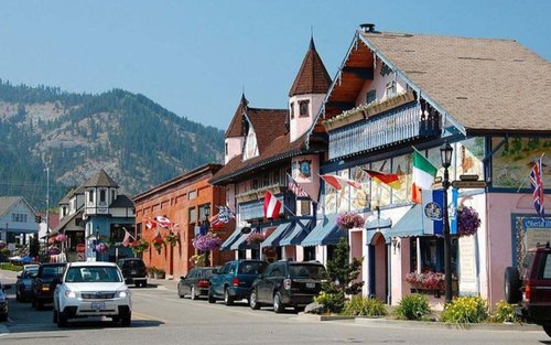 Snoqualmie Falls and Leavenworth Village Adventure Tour