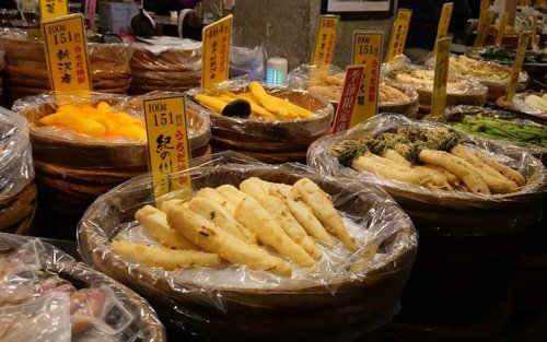 Полудневная утренняя пешеходная экскурсия по продуктовому рынку Нисики в Киото