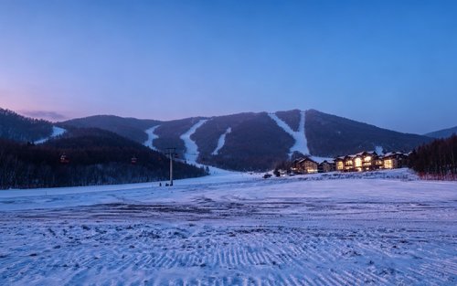 Harbin Maoershan Alpine Skiing Day Trip (Includes round-trip transfer + ski ticket + skis and poles)