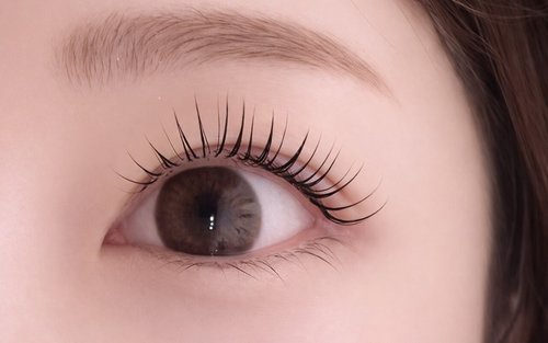 Amour Trois, a salon specializing in eyebrow and eyelash design in Azabu-juban, Tokyo.
