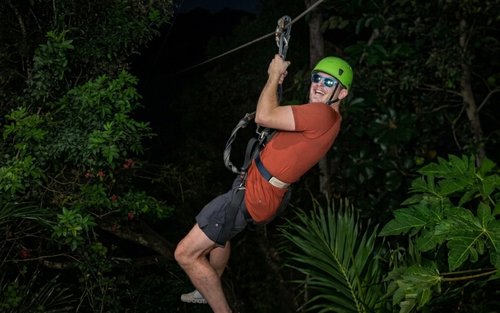 Noční dobrodružství na zipline s ohništěm na Oahu