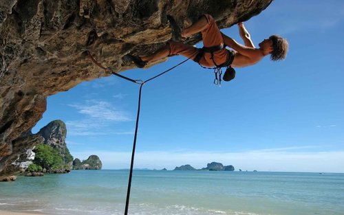 Khoá Học Leo Núi Ở Bãi Biển Railay