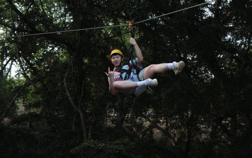 Coral Crater 6-Zipline Tour in O'ahu