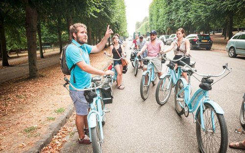 Versailles bike tour with Palace & Trianon tickets in Paris