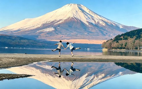 【Six Must-Visit Photo Spots for Mount Fuji + Flower Viewing】Lake Yamanaka for Mount Fuji Reflection & Hikawa Clock Shop & Lawson Convenience Store & Arakurayama Sengen Park & Lake Kawaguchiko | Departing from Tokyo
