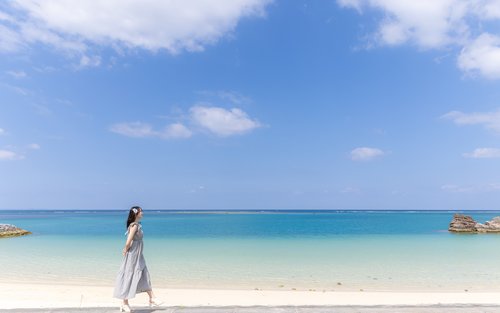 Expérience photo à Okinawa : plan de prise de vue avec choix entre la plage ou le costume de Ryukyu