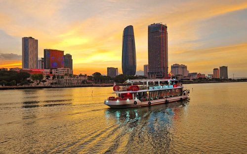 Afternoon Tea Experience on Han River Da Nang with 4U Cruise 