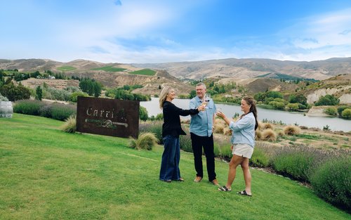 Boutique Wine Tour - visit Central Otago, 4 Wineries & Lunch