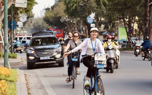 Hanoi Half-Day Historical Bike Tour with Food Tasting