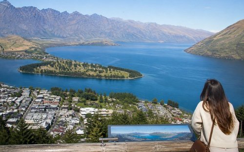 Lake Tekapo & Lake Pukaki One-day Mountain & Transfers Tour