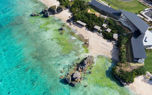 Tagesausflug in Zentral-Okinawa: Hoshino Banta Cafe & Kap Zanpa & Botanischer Garten Südost & Ryukyu Mura (chinesischer Reiseführer)