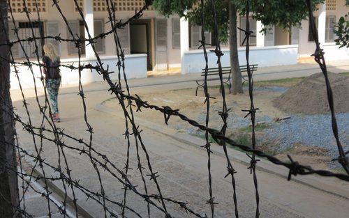 キリングフィールド・トゥールスレン(S21）虐殺博物館 半日ツアー（プノンペン）