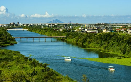 Esperienza in Barca Elettrica e Bicicletta Acquatica