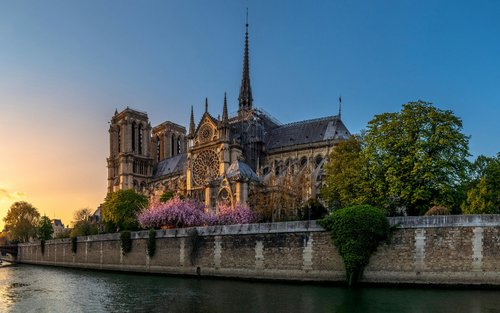 パリのノートルダム大聖堂：旅行前に知っておきたいおすすめ情報