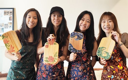 Batik auf Holzwaren Workshop in Singapur von Raya Artisans