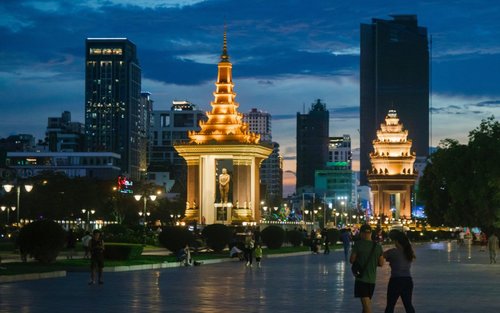 Phnom Penh 1.5-Hour Night City Tour with Audio Guide