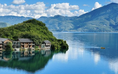 Lawatan Kereta Sewa  Lawatan Kereta Sewa 2 Hari ke Lugu Lake, Lijiang, Yunnan