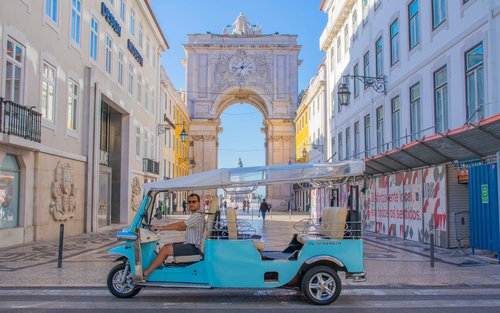 Lisbon: Private Tuk-Tuk Tour with a True Local Guide
