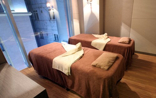 Yosh yigitlarni yalagan chollarning porno video