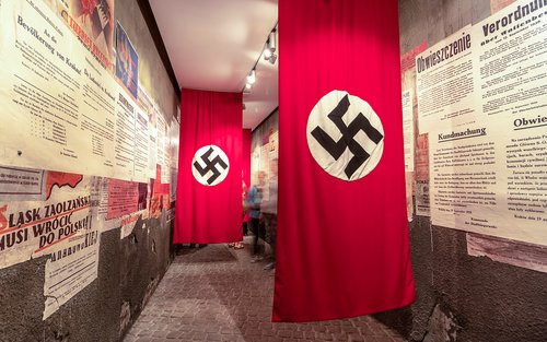 Tour Mỏ Muối Wieliczka và Nhà Máy Schindler từ Krakow