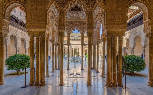 Lawatan Kumpulan Kecil Sejarah Separuh Hari Alhambra Granada