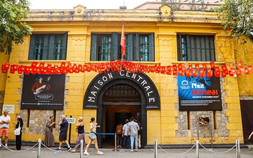Lawatan Warisan Hanoi dengan E-Basikal atau Kereta: Penjara Hoa Lo, Benteng Imperial