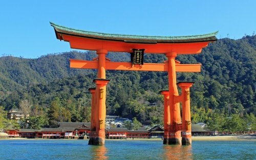 Tur cu autobuzul de o zi la Muzeul Memorial al Păcii din Hiroshima și la Sanctuarul Itsukushima din Miyajima