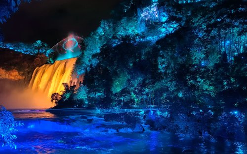Ticket voor Huangguoshu-waterval by night (inclusief show in het park)