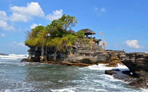Ιδιωτικό ταξίδι στους ναούς Uluwatu, Tanah Lot και Ubud με Κορεάτη οδηγό