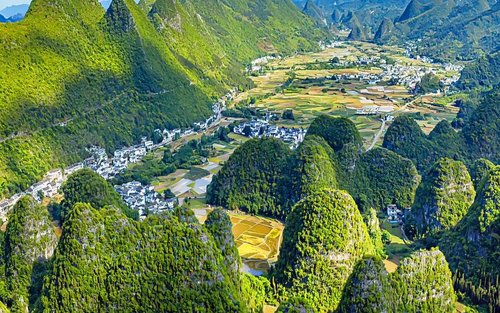 Guizhou Peak Forest Cool Summer: 5-Day 4-Night VIP Wild Luxury Private Tour in Qianxinan for Summer Heat Avoidance