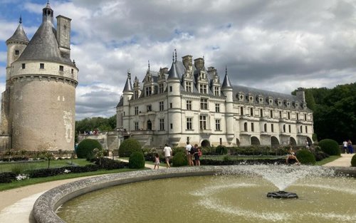 Loire Valley Wine Tasting Tour with Castle Visits and Lunch