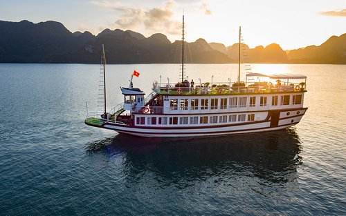 Lavender Elegance 2D1N Cruise: Ha Long Bay with Sung Sot & Ti Top