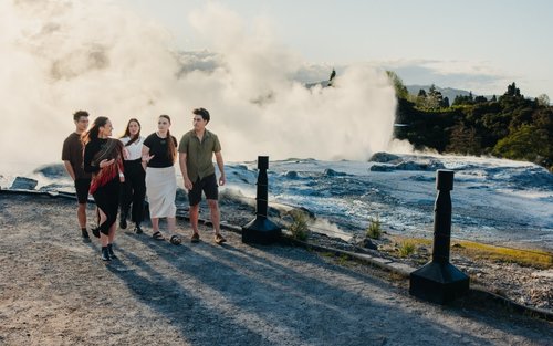 Tour di un giorno per piccoli gruppi a Hobbiton e Rotorua con Te Puia