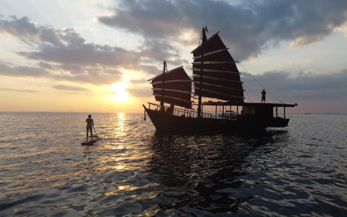 甲米：四岛日落浮潜之旅+生物荧光夜游