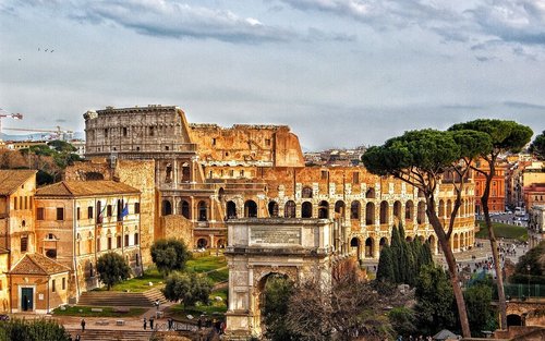 [Guia Coreano & Evento de Avaliação] [Roma Manhã/Tarde Coliseu + Fórum Romano] Tour Guiado por Especialista com Entrada Interna 