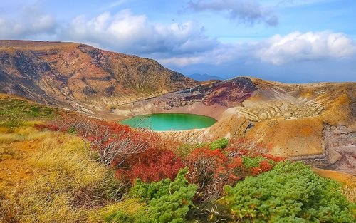 Zao Okama & Choro Lake 2-Day Autumn Small Group Tour